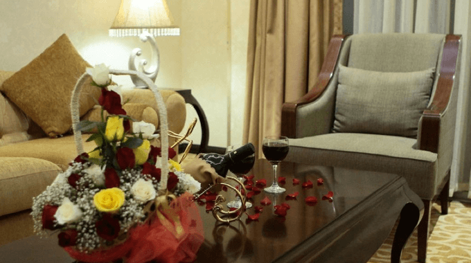 Customized 5 Star Luxury Wooden Ethoipian Hotel Bedroom Set