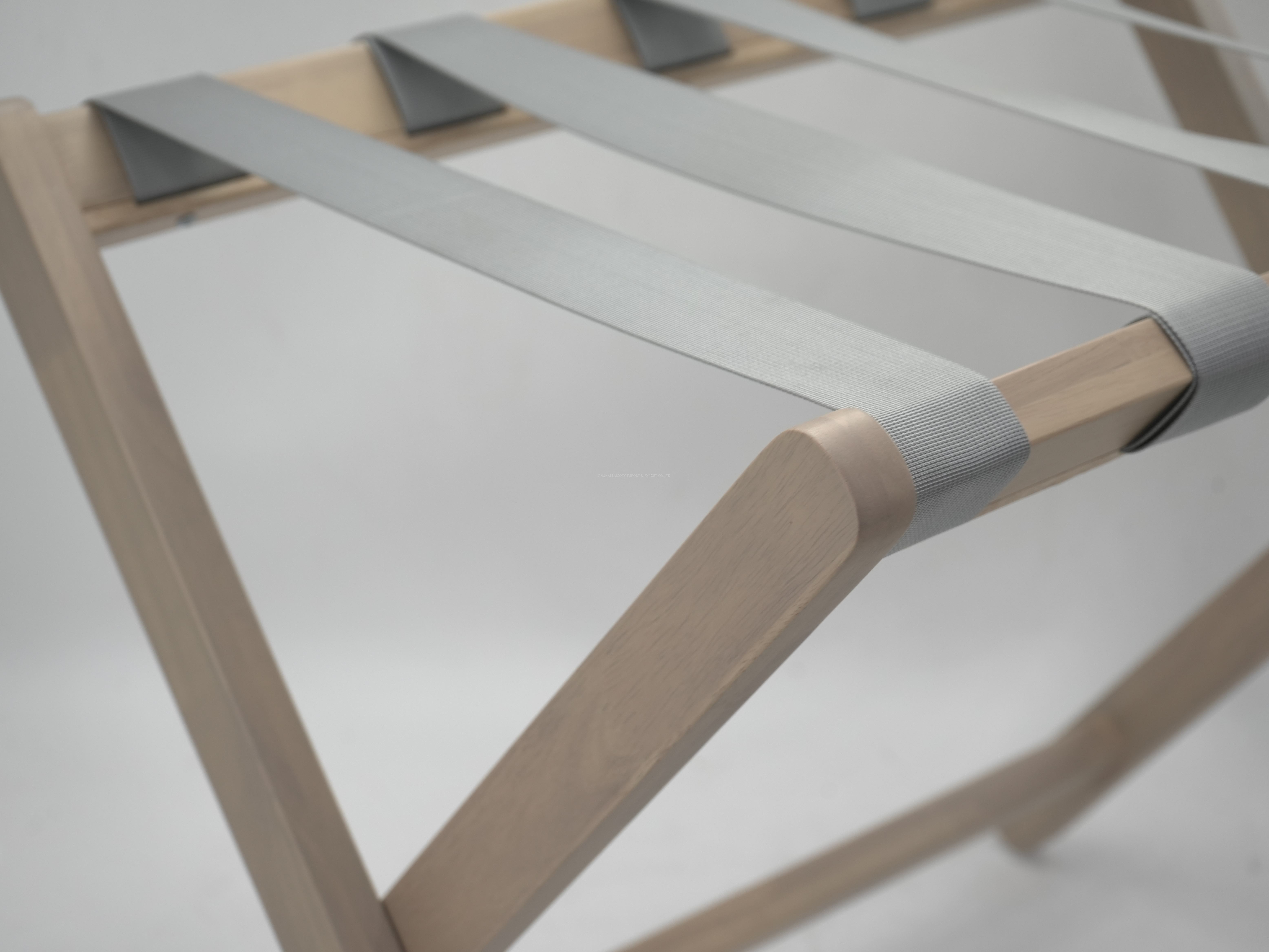 Hotel Foldable Wooden Luggage Rack With Nylon Straps